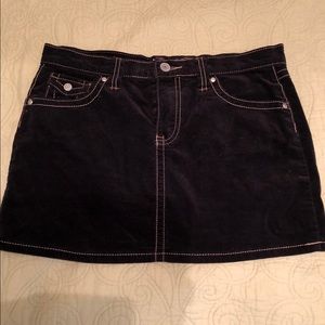 Old Navy black suede stretch mini skirt 🌼